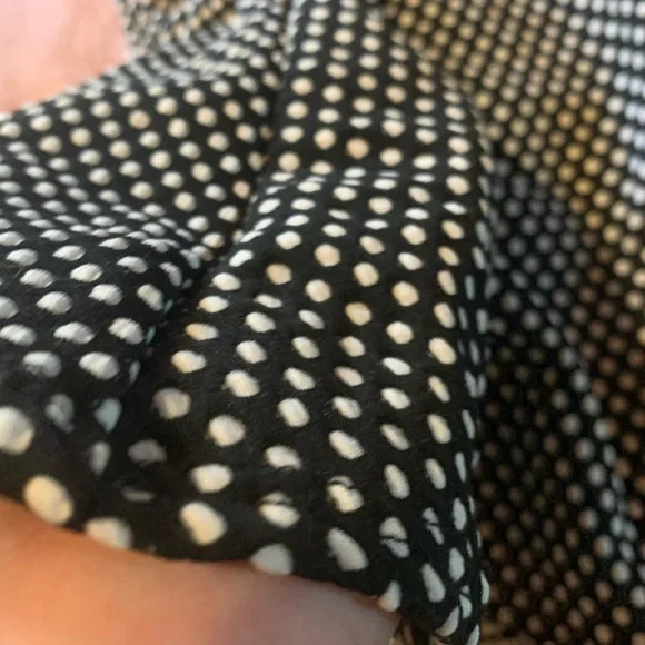 ‼️SOLD‼️Sleeveless Blouse w Raised PolkaDots & Flared Bottom Flattering! - Picture 5 of 13